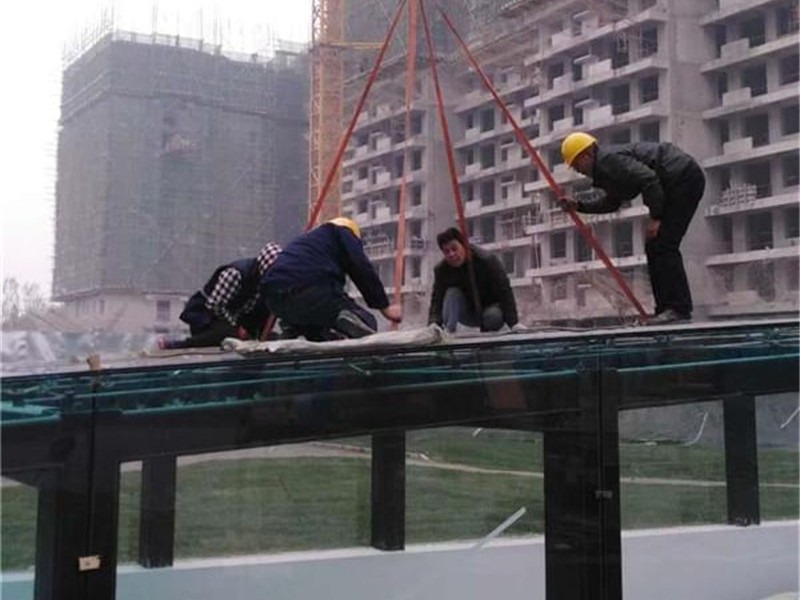 霸州孔雀城別墅車庫(kù)雨棚施工案例效果圖