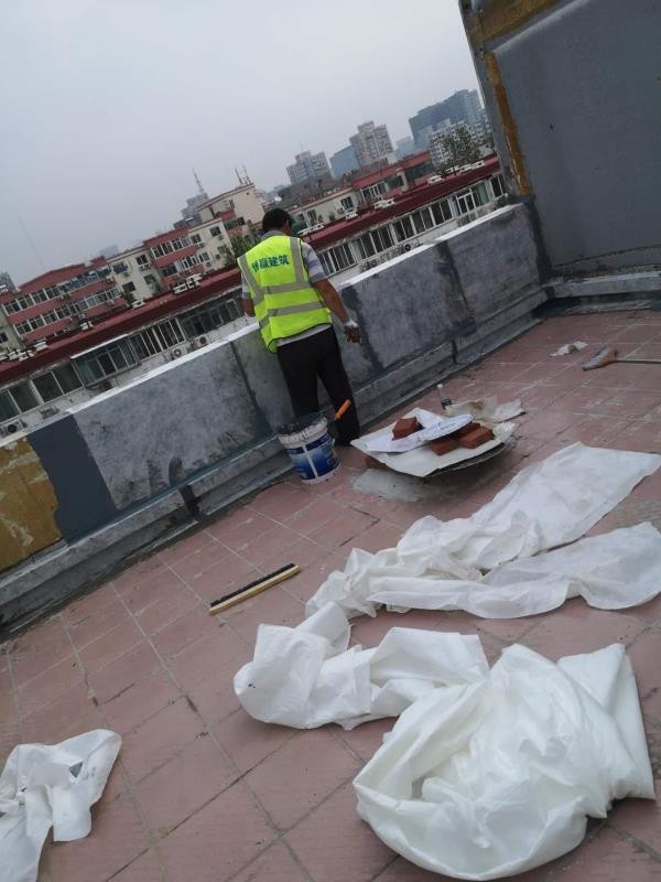 陽臺(tái)女兒墻防水維修施工