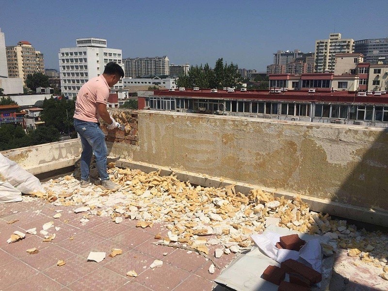 陽臺(tái)女兒墻竄水漏水